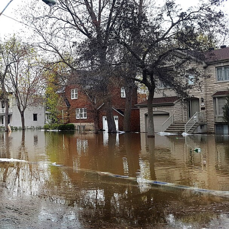 Inondation dans les rues de Montréal